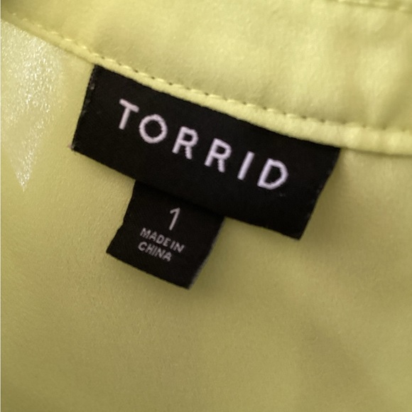 TORRID Greenish- Yellow Sleeveless Button Down Front Tunic Tiebacks Plus Size 1X - Picture 3 of 4